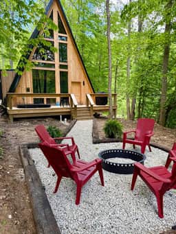 10 Minutes from Slade-HotTub-Arcade-EV Charger