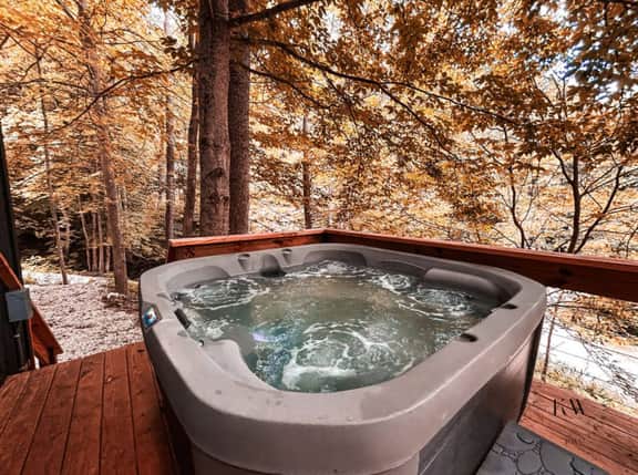 Hot Tub-EV Charger-Firepit-10 Minutes From Slade! - Holiday Home