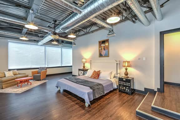 Bourbon Trail Urban Loft-Pool Table-Hot Tub-Fun!